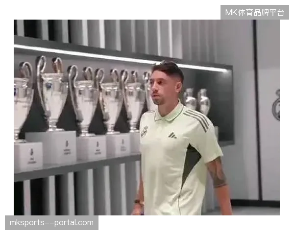 巴尔韦德B2B属性尽显，覆盖全场的跑动为皇马提供战术纵深